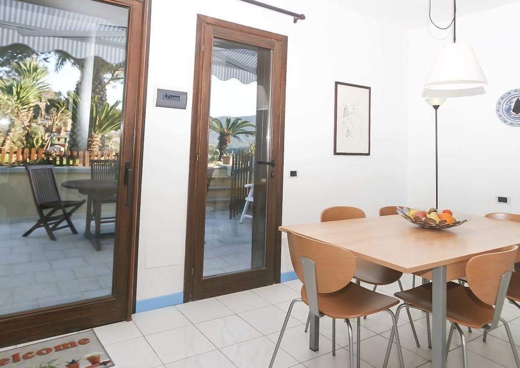 Il Porto Trilocale Nr.7 Lägenhet Porto Azzurro Exteriör bild
