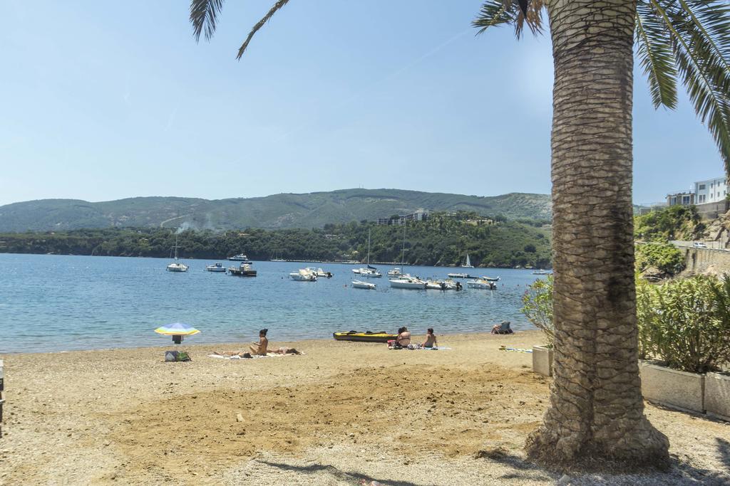 Il Porto Trilocale Nr.7 Lägenhet Porto Azzurro Exteriör bild